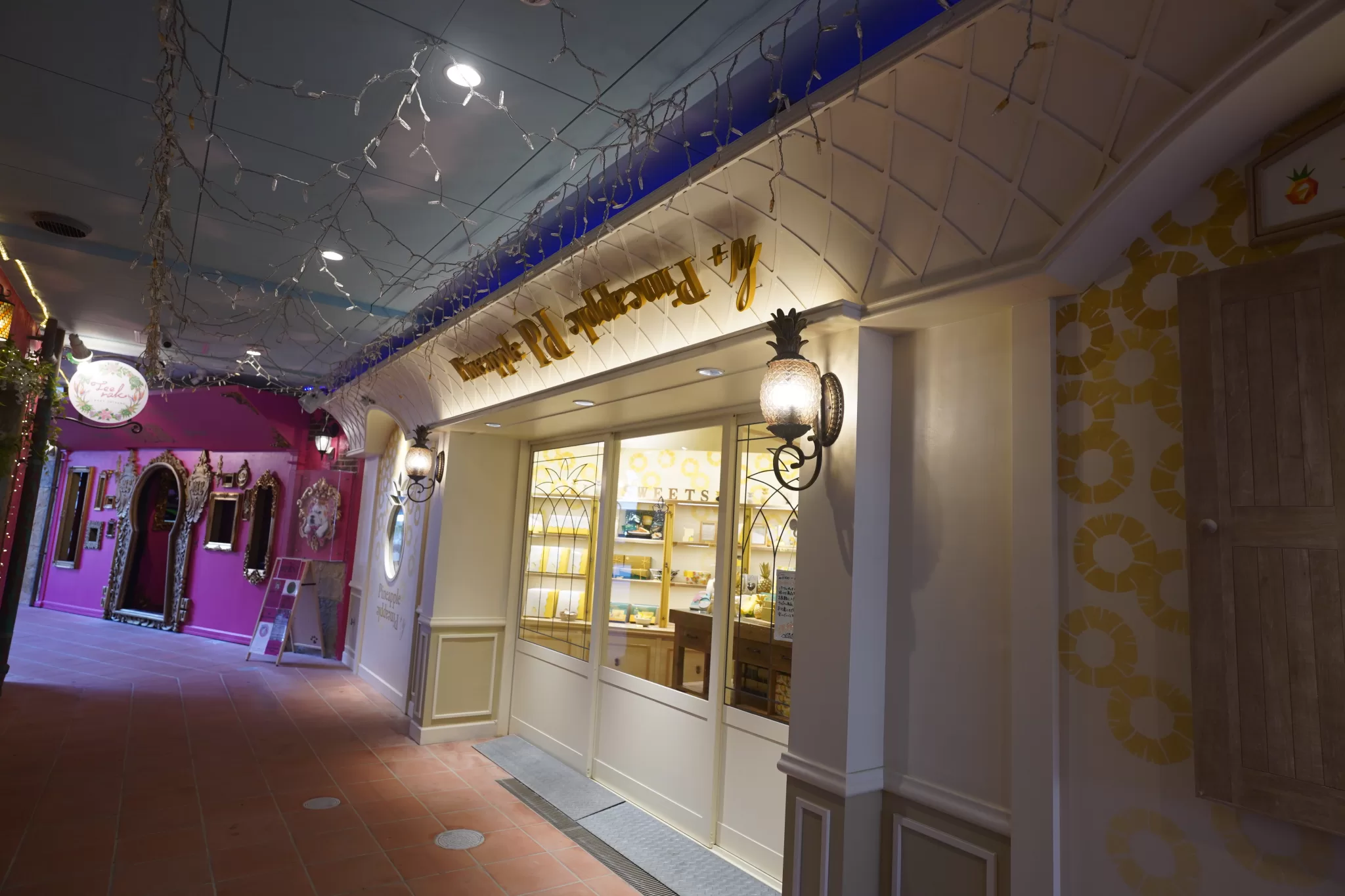 Shopping street at American Village