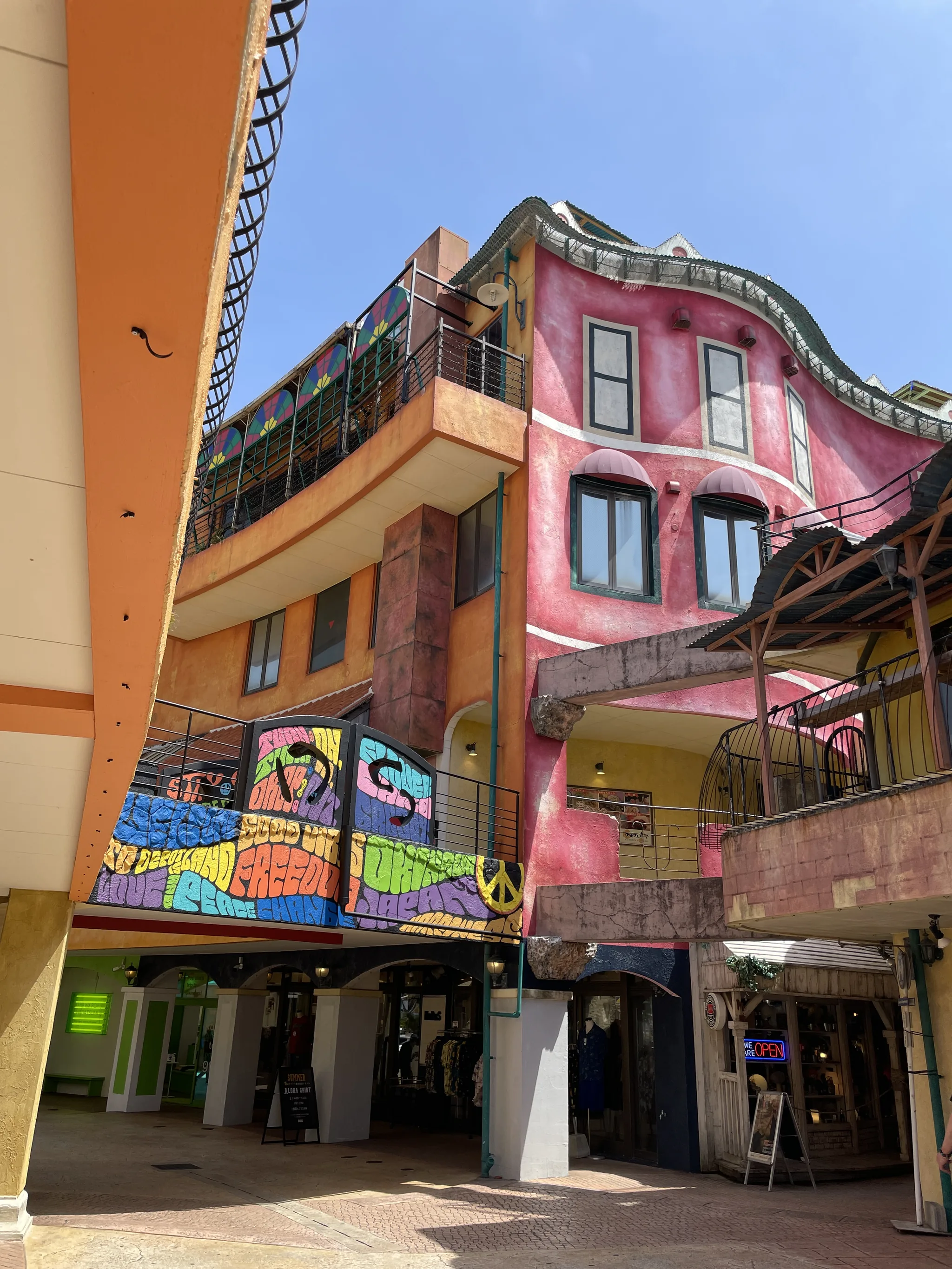 Painted facades and murals in Mihama American Village
