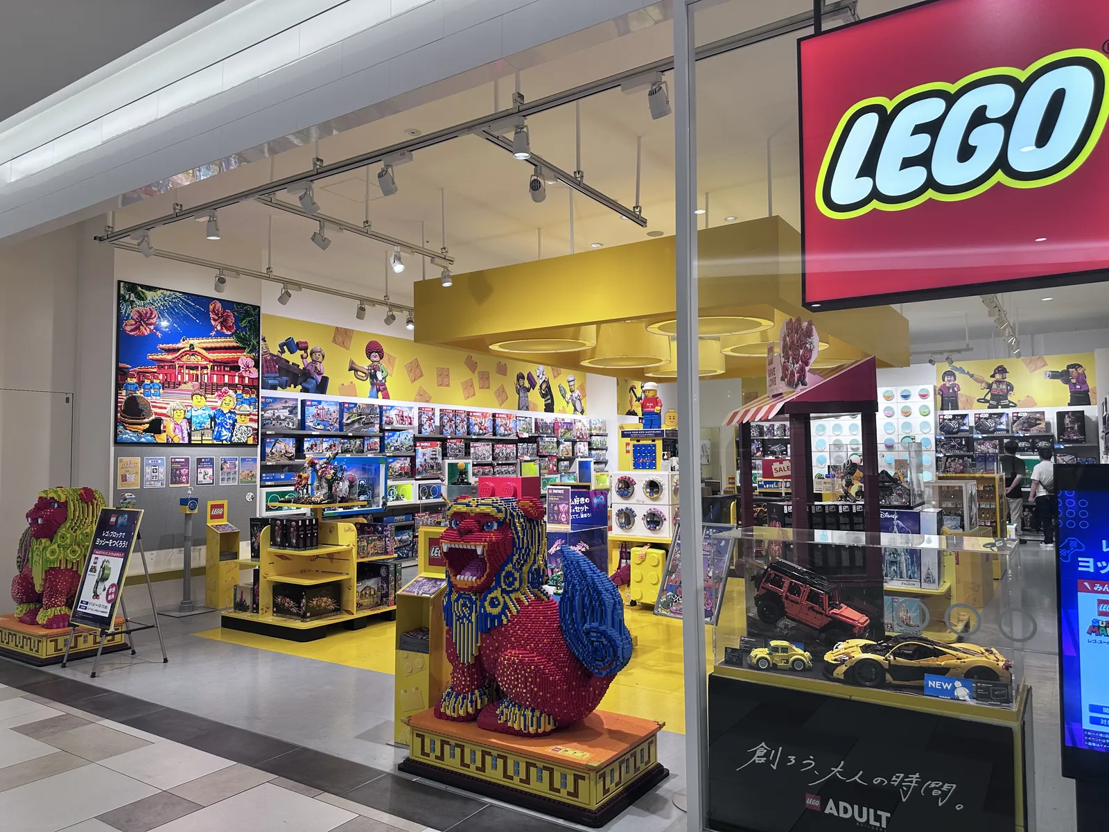PARCO CITY 的 LEGO 門市，入口有用積木堆成的紅色風獅爺
