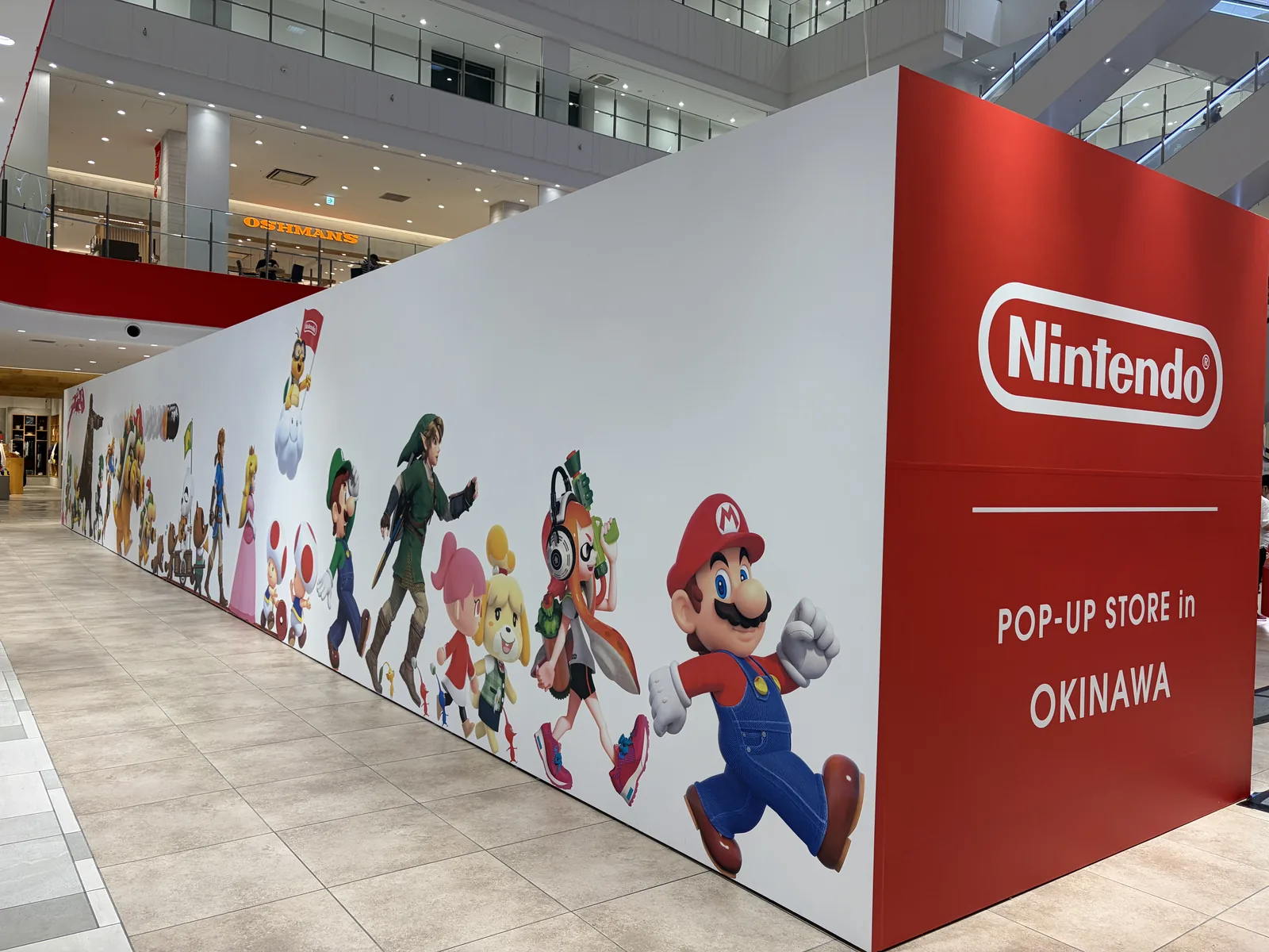 PARCO CITY 內以馬力歐角色布置的任天堂快閃店外牆