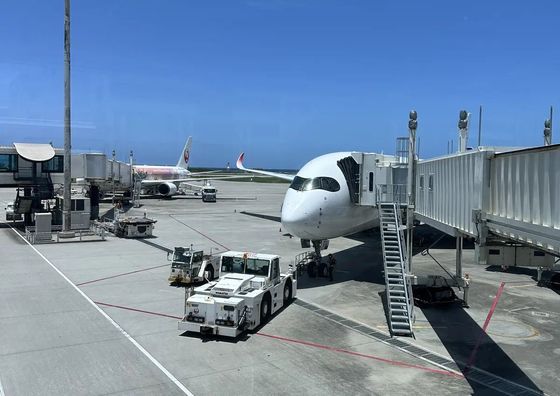 那覇空港に駐機する飛行機